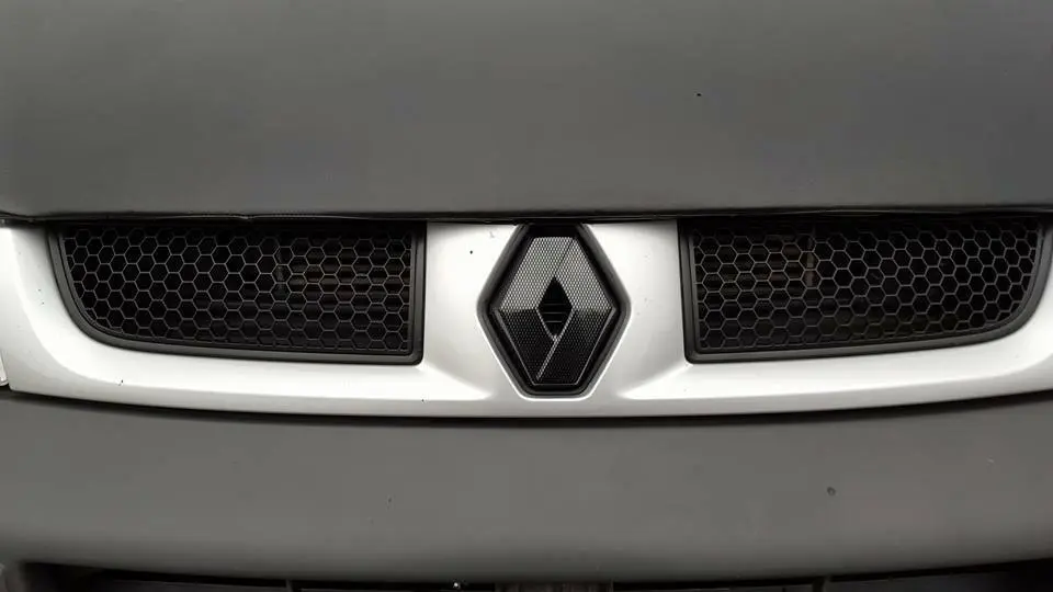FRONT logo COVER for Renault TRAFIC 2001-2006 in new CARBON EFFECT - Image 4