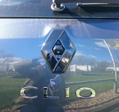 Rear GLOSS BLACK Badge COVER for Renault Clio 5 FOR CARS WITH REAR CAMERA - Image 5