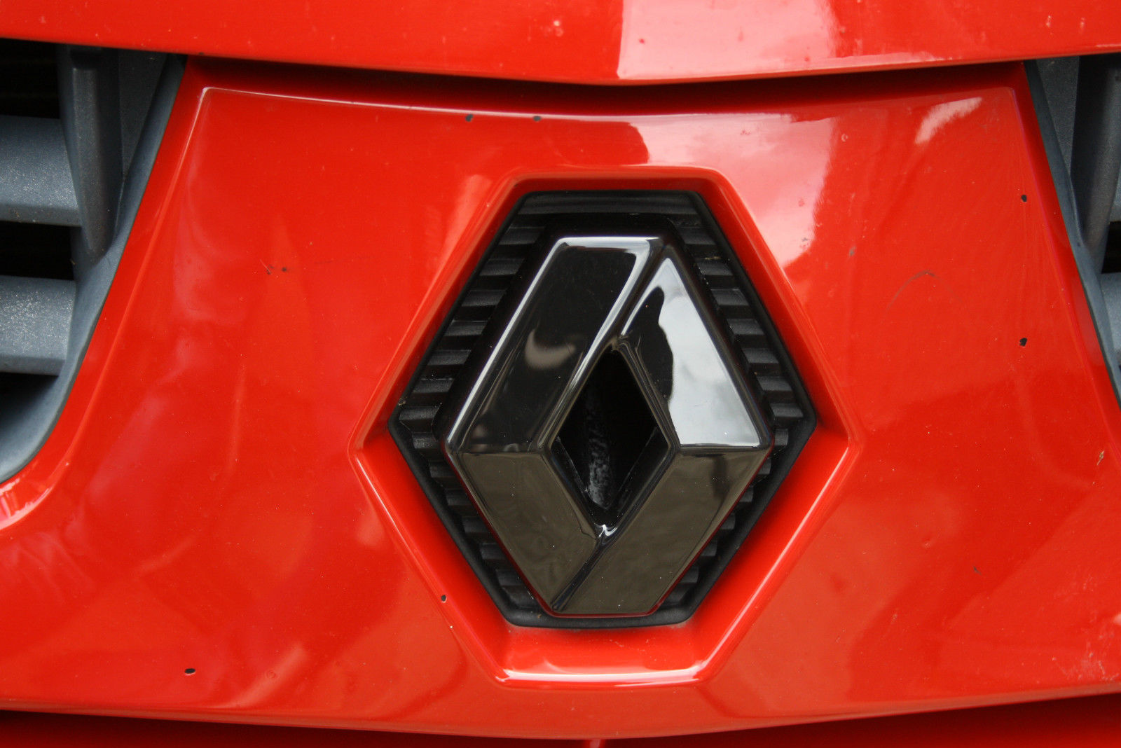 renault clio badge cover